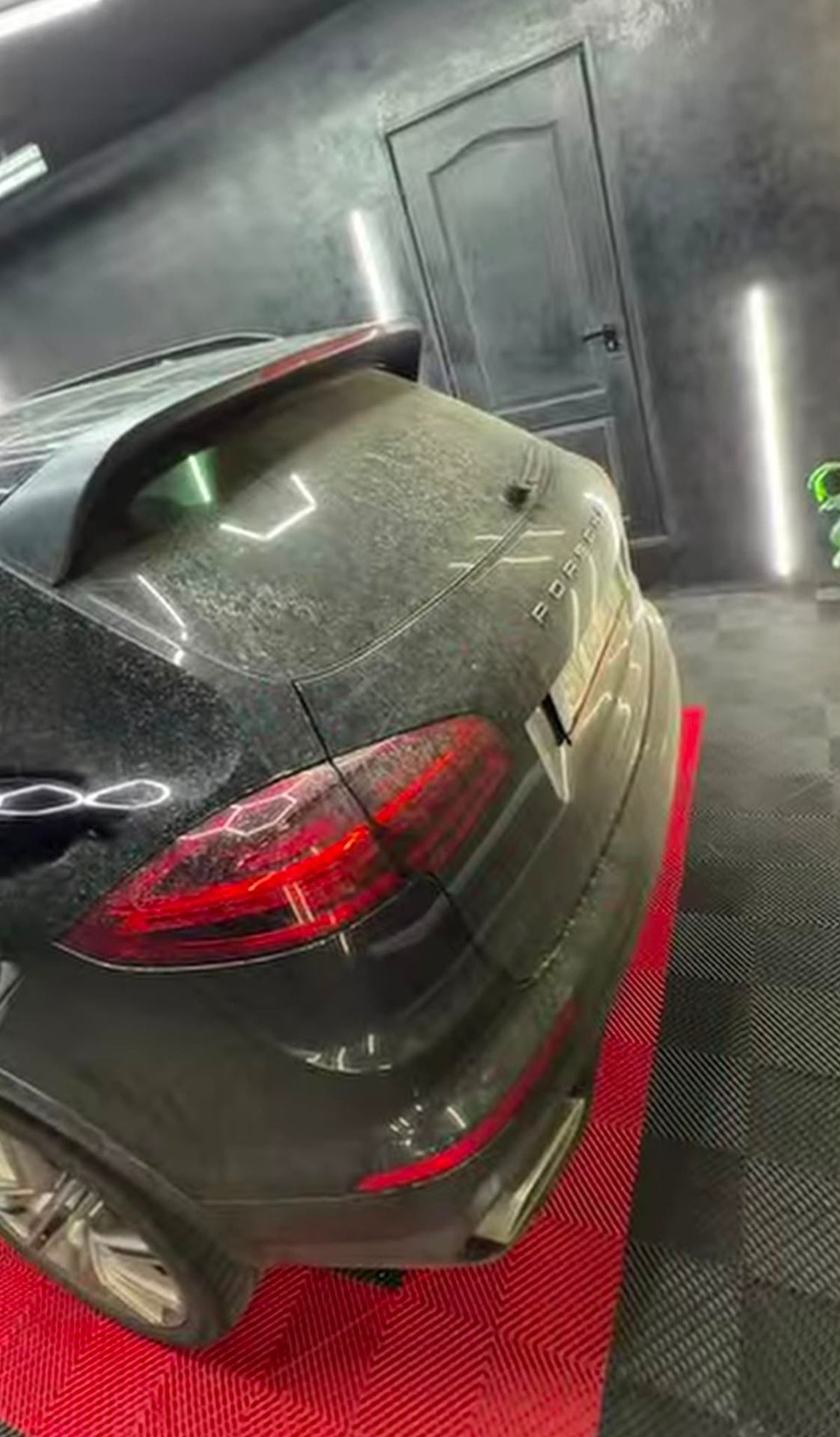 Detailing exterior Porsche înainte